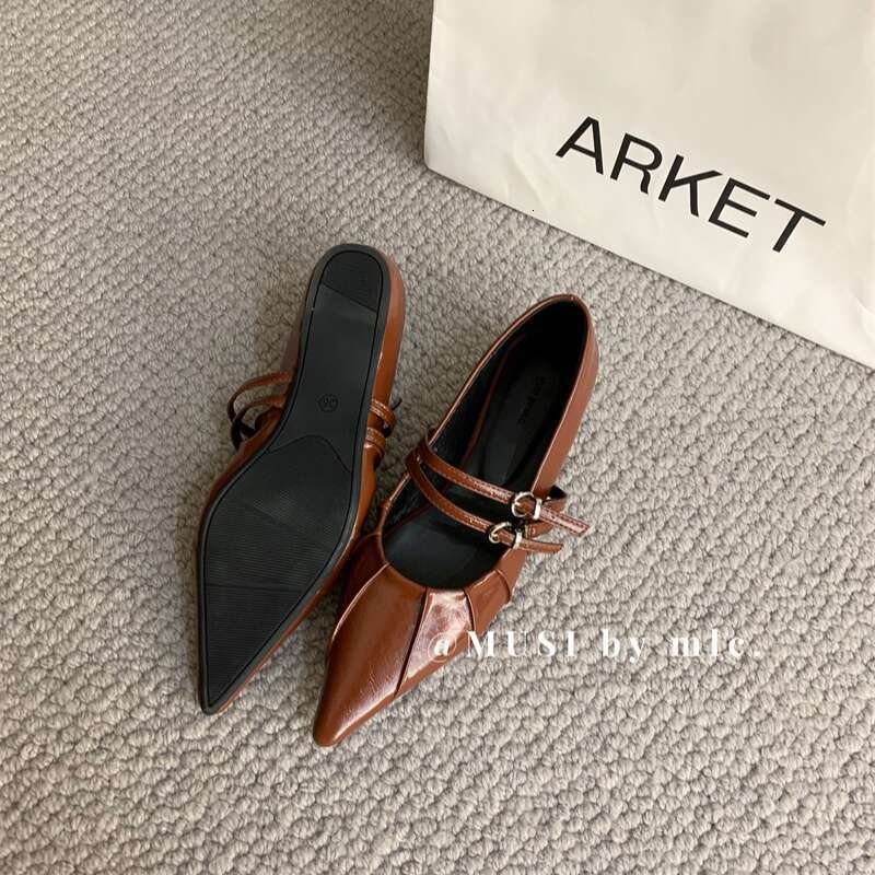 Korean Style Pleated Pointed Toe Designer Shoe Soft Shallow Mouth Single One-Strap Mary Jane Elegant Fashion Small Leather Shoes 2025 New