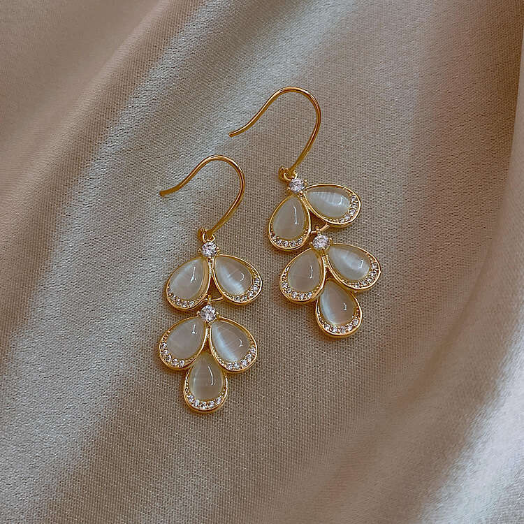 High-End Cat's Eye Stone Petal for Women, Exquisite Versatile Niche Design Korean Earrings, Elegant Internet Celebrity Drop Earrings