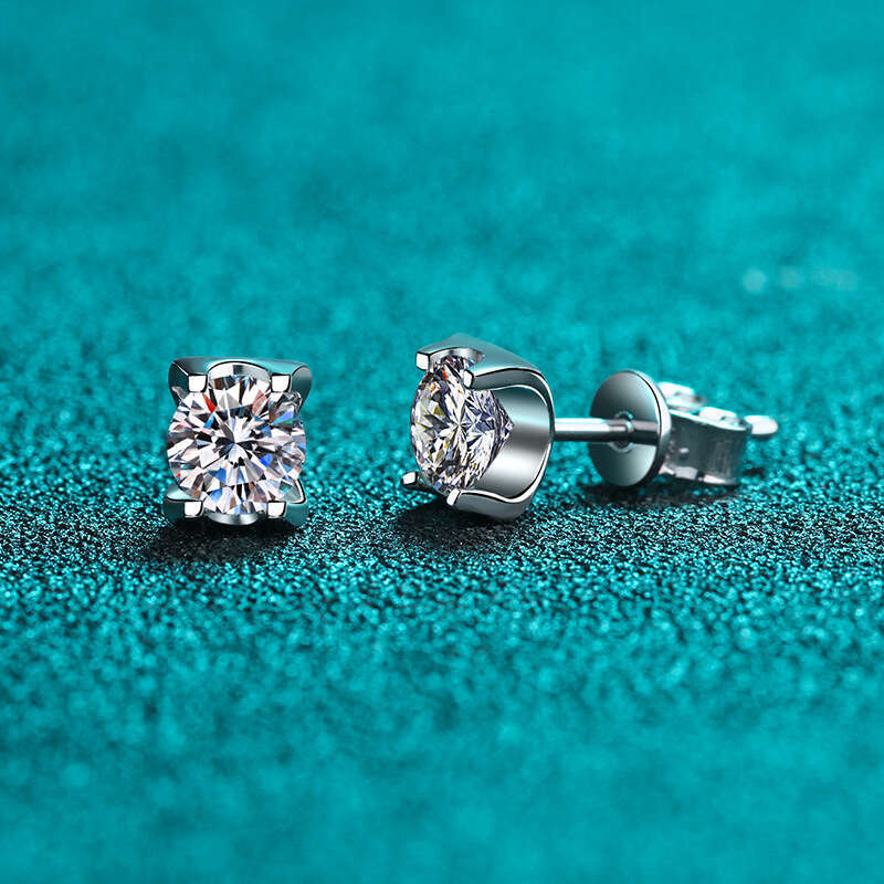 DHCollections-- Sterling Sier Earrings for Women, Bull Head Studs, Plated with PT950 Gold, Elegant and Simple Moissanite