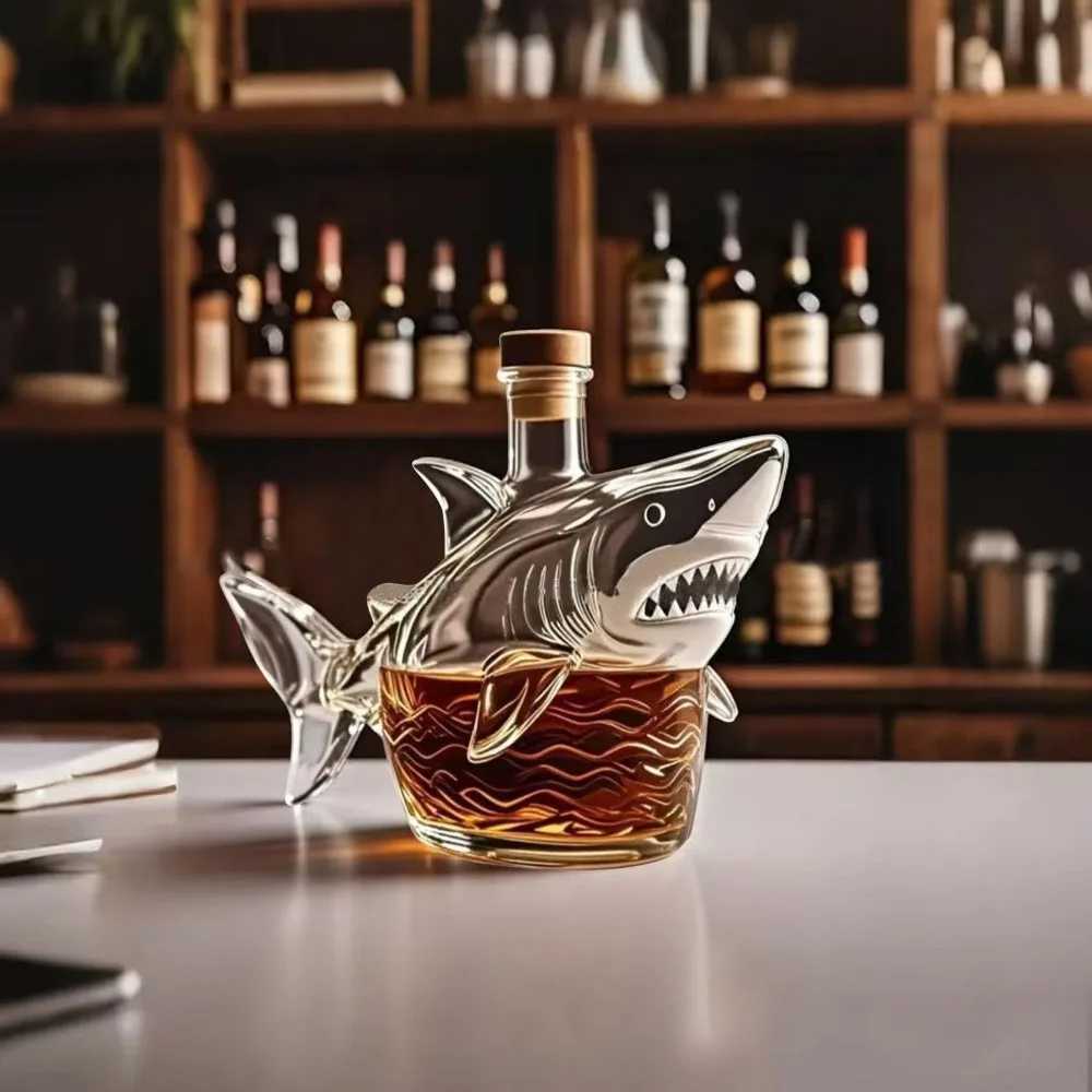 Creativity Jaws 50th Whiskey Bottle 320 Ml Shark Statue Wine Bottle 3D E Theme Statue Wine Decanter He Bar Y251024