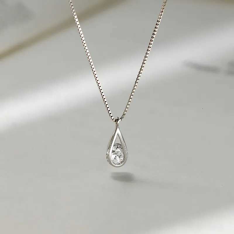 New 925 Sterling Silver Zircon Water Droplet Necklace With Shimmering Geometric Collaone Chain For Womens Minimalist JewelryXJ251024