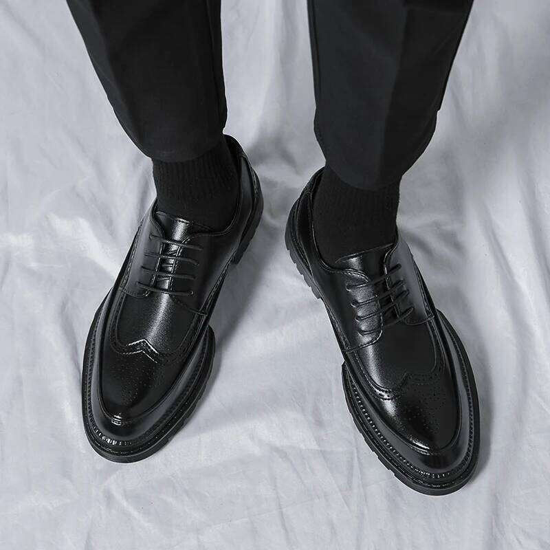 New leather for young men British Brock formal business increase casual black wedding groom lace-up men's shoes