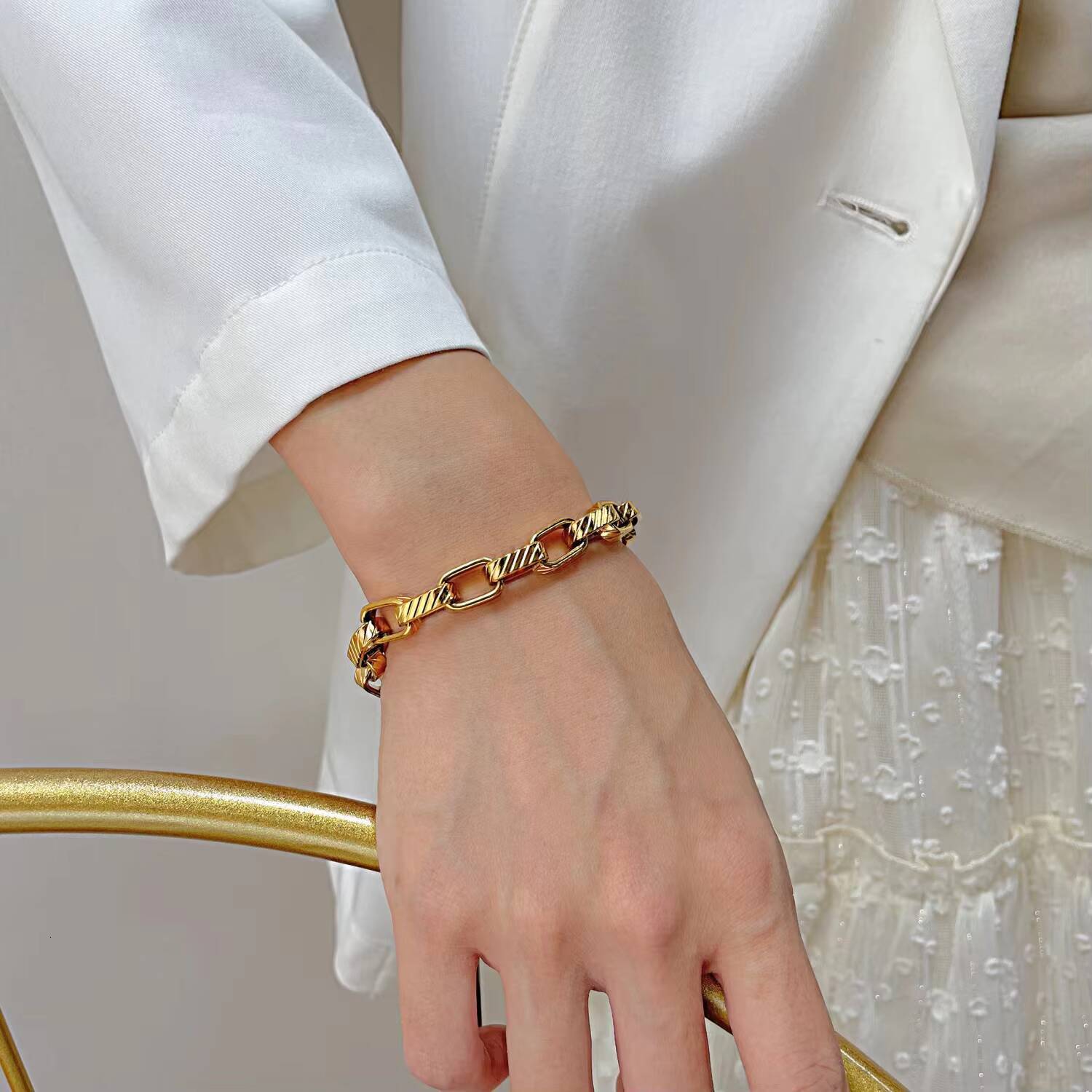 Manufacturer Wholesale European and American HipHop Style Twill Mens Womens Titanium Steel Bracelets