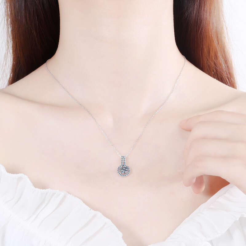 DHCollections-- Live Hot-Selling New Pure Sier Collarbone Necklace for Women, PT950 Gold Plated, Korean Style Round Moissanite Pendant