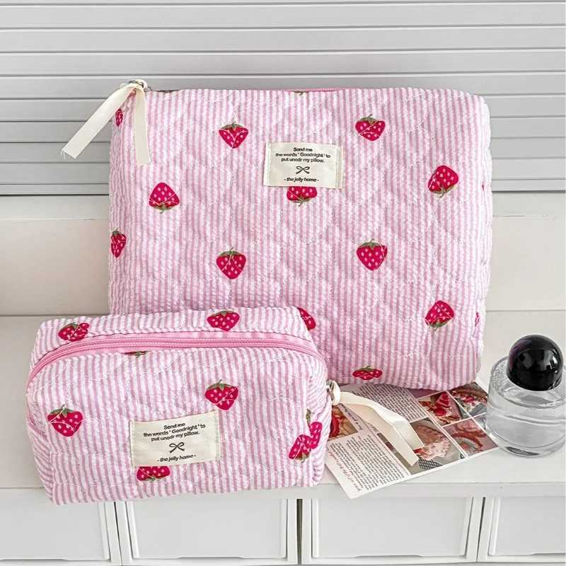 Cute Strawberry Womens Stripe Cosmetic Bags Travel Portable Ladies Clutch Purse Storage Bag Makeup Case Cosmetic OrganizerT251024
