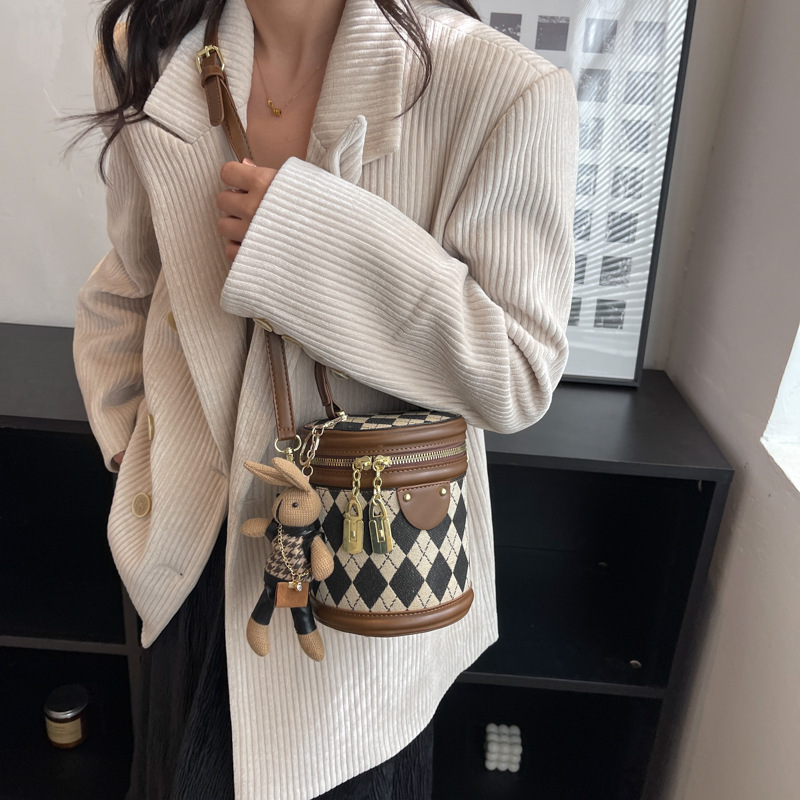 Luxury Brand Designer Bag Small Bag For Women 2025 Spring New Fashion Niche Crossbody Bag Textured Quilted Handbag Bucket Bag