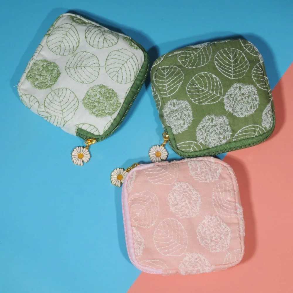 Fashion Embroidery Cute Floral Makeup Bag Small Zipper Storage Bag for Skincare Storage Sanitary Napkin Bag Coin PurseT251024