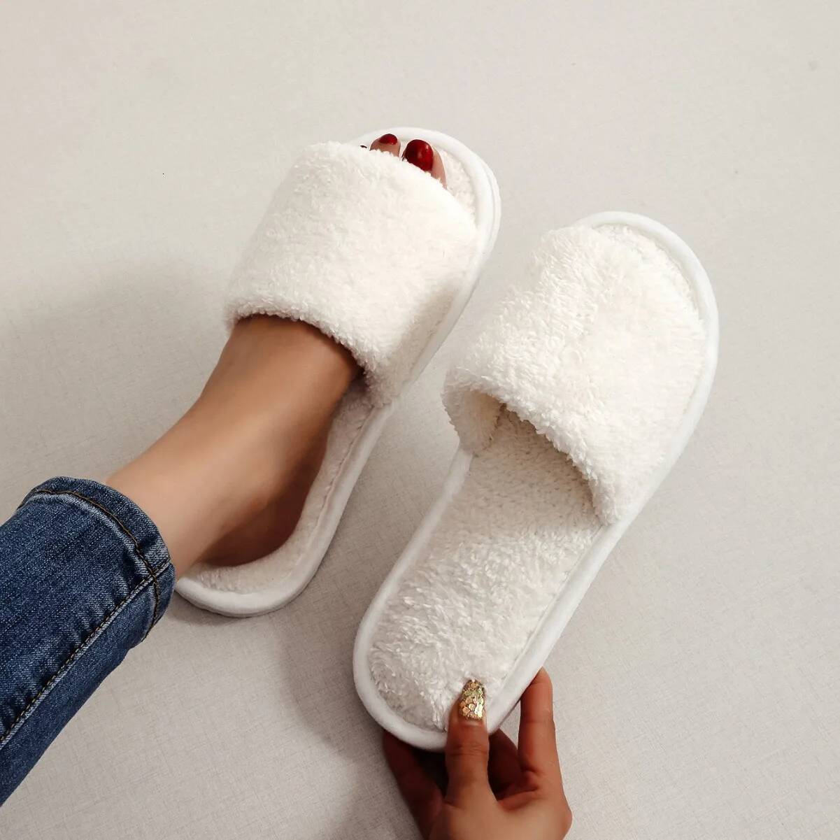 Four Seasons New Women's Home Slippers Slides Sandals Shoes White Fur Warm Plush Comfortable Lightweight Flat ddmythur