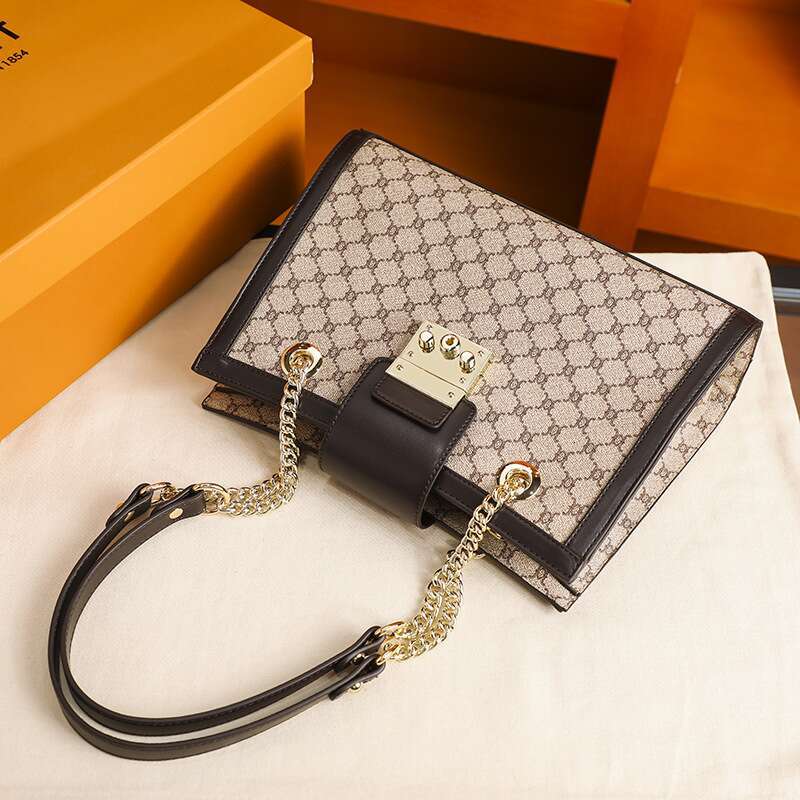 Hot Selling Hong Kong New Genuine Leather Chain Underarm Crossbody Bag Women's Brand Grand And Large Capacity Designer Bags Free Labubu Pendant A