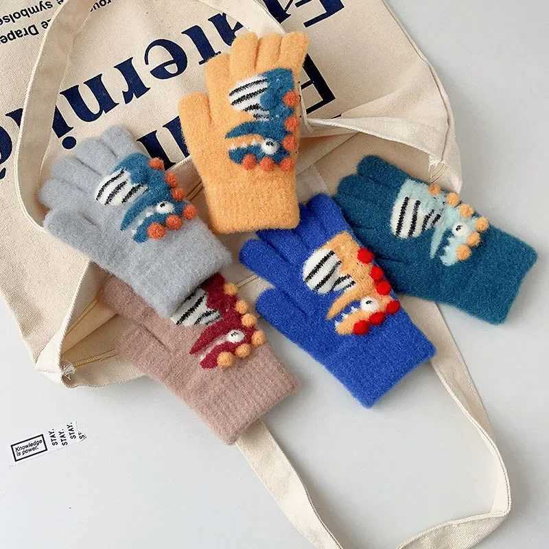 Cartoon Dinosaur Baby Gloves Winter Warm Knitted Five Finger Gloves Outdoor Windproof Kids Boys Girls Mittens Y251024
