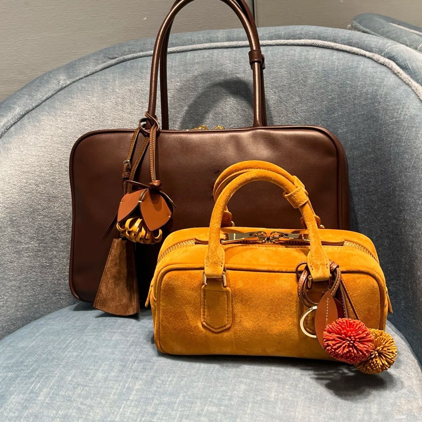 Fall Winter New Strawberry Braided Rope Knot Bag Charms Leather Suede Hydrangea Pendant Keychain Premium Womens Color Blocked Fashionable Charm