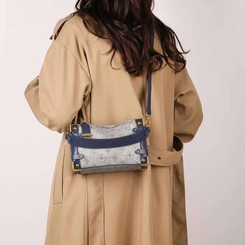 Designer bag Unique High-End Minimalist Messenger Bag Women Vintage Leather Design Trendy Letter Perfect For Superstar Show