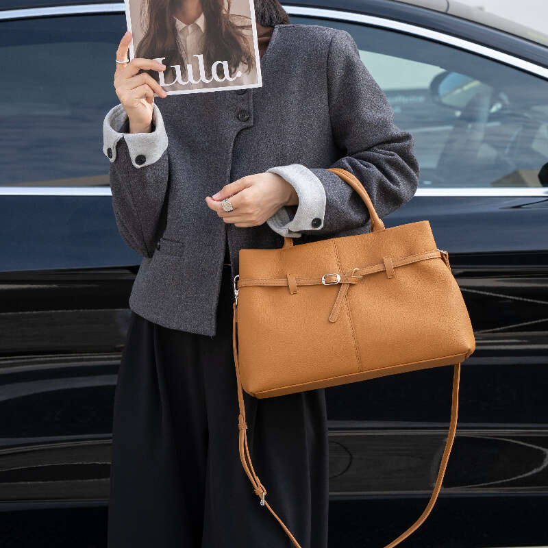 - Capacity, Multi-Compartment Women, Stylish Versatile, With Golden-Tone Hardware, Perfect For Commuting And Everyday Use, Versatile Minimalist Design