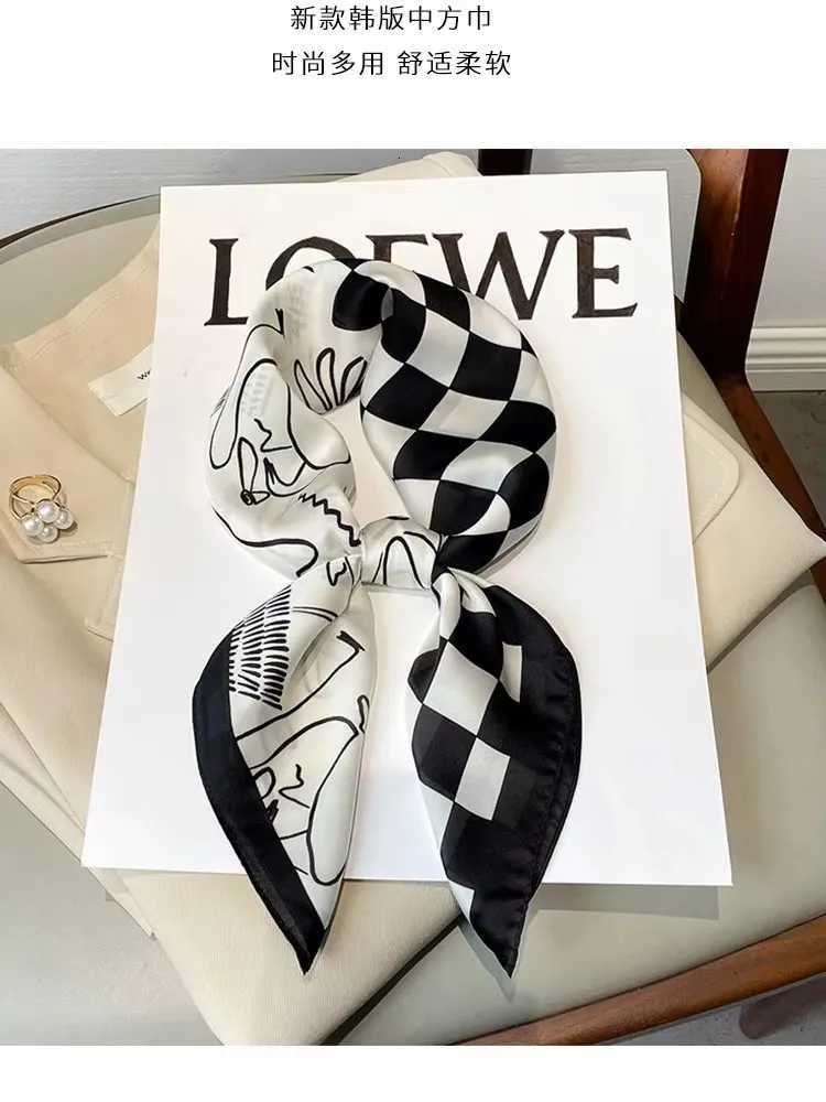 Luxury Fashion Print 7070cm Silk Square Scarf Wen Soft Satin Haiand Neckerchief Tie Fem band Foard Bag Ribbon Y251024