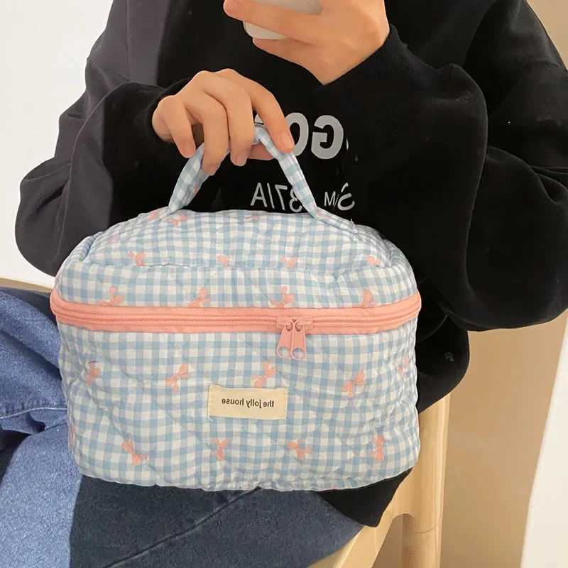 1PCS Women Makeup Zipper Bag Cartoon Bow Knot Bear Tote Large Capacity Quilting Pouch Washbag Female Brush Cosmetic Storage BagT251024