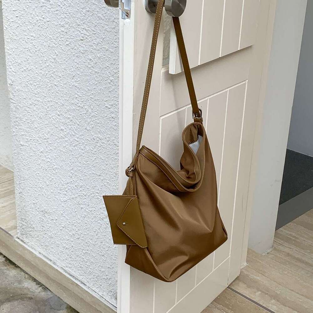 Korean Style New Women's Single Shoulder Casual Nylon Commuter For Work Large Capacity Fashionable Lazy Tote Bag B5