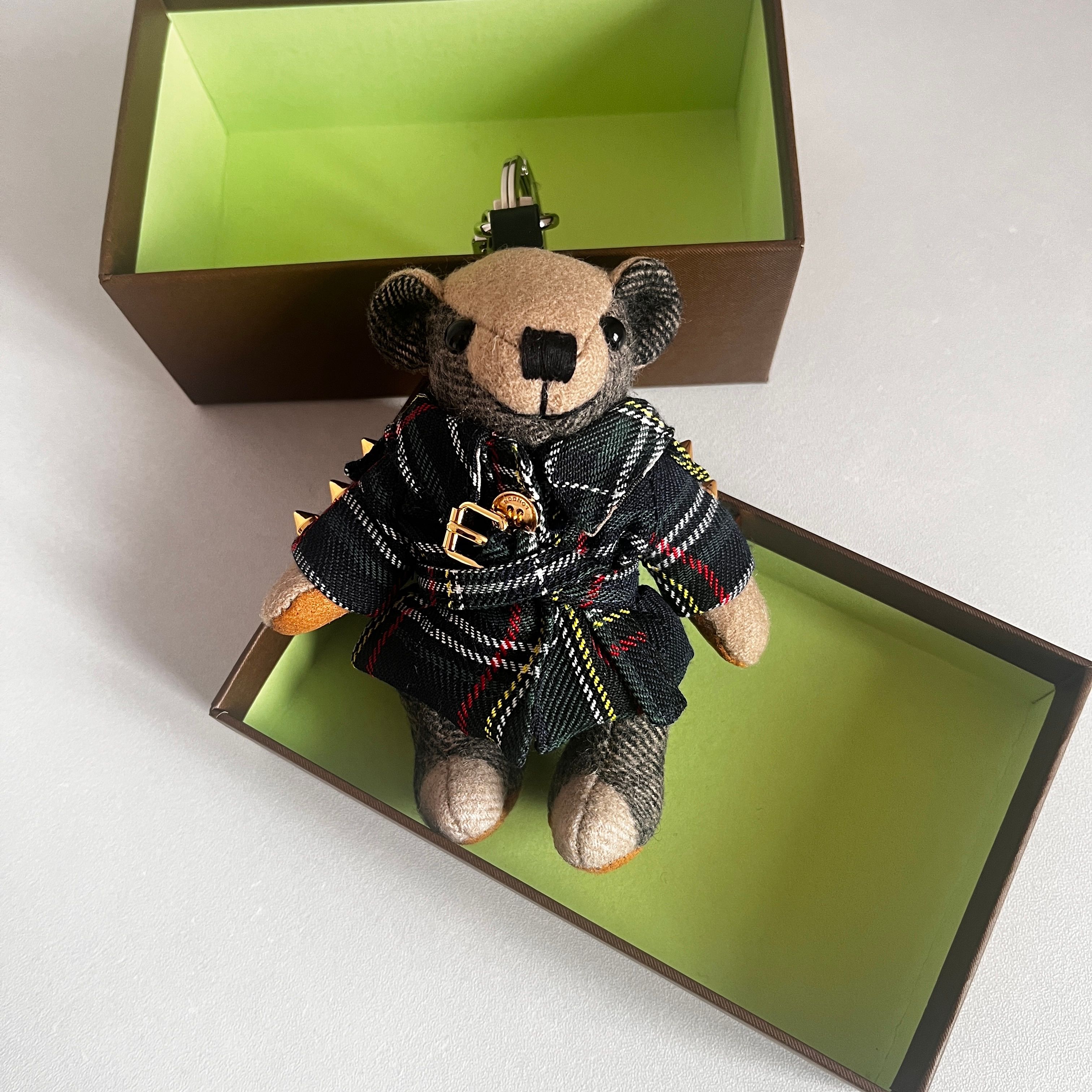 Rings Key chains Luxury Brand Cashmere Teddy Bear Cute Ornament For Bag Charm Accessory Metal Buckle Ring Gift Box Z260627 - view 8