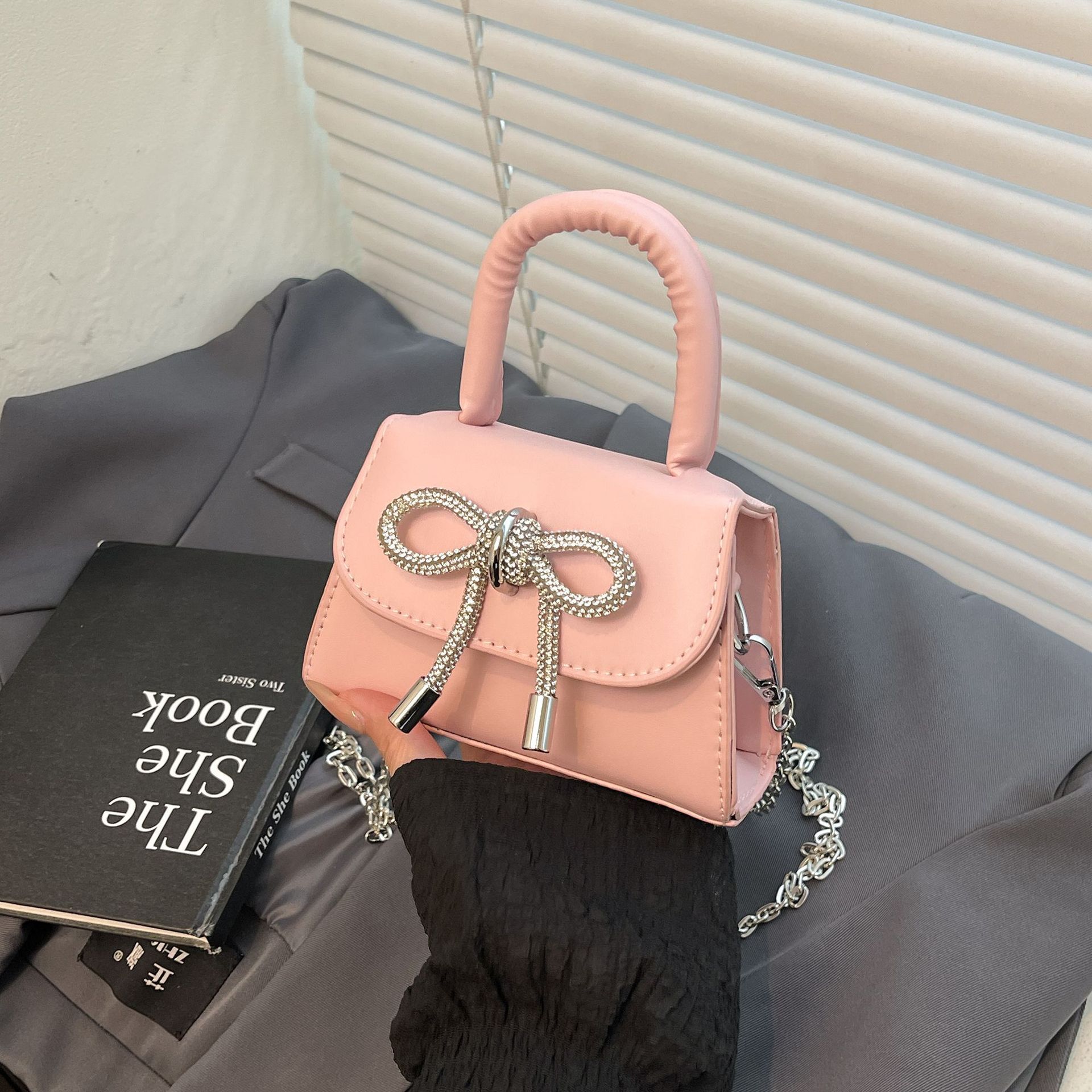 Luxury Brand Designer Bag 2025 Autumn New High-Quality Niche Solid Color Bow Small Square Women's Bag Chain Shoulder Handbag