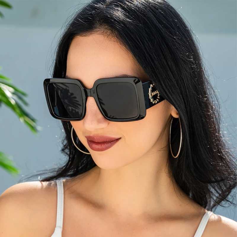 13 Sets Square Frame Wide Legs Women Sunglasses Brand Design Summer Driving Sun Glasses Fashion Vintage Male Ladies EyewearT251024