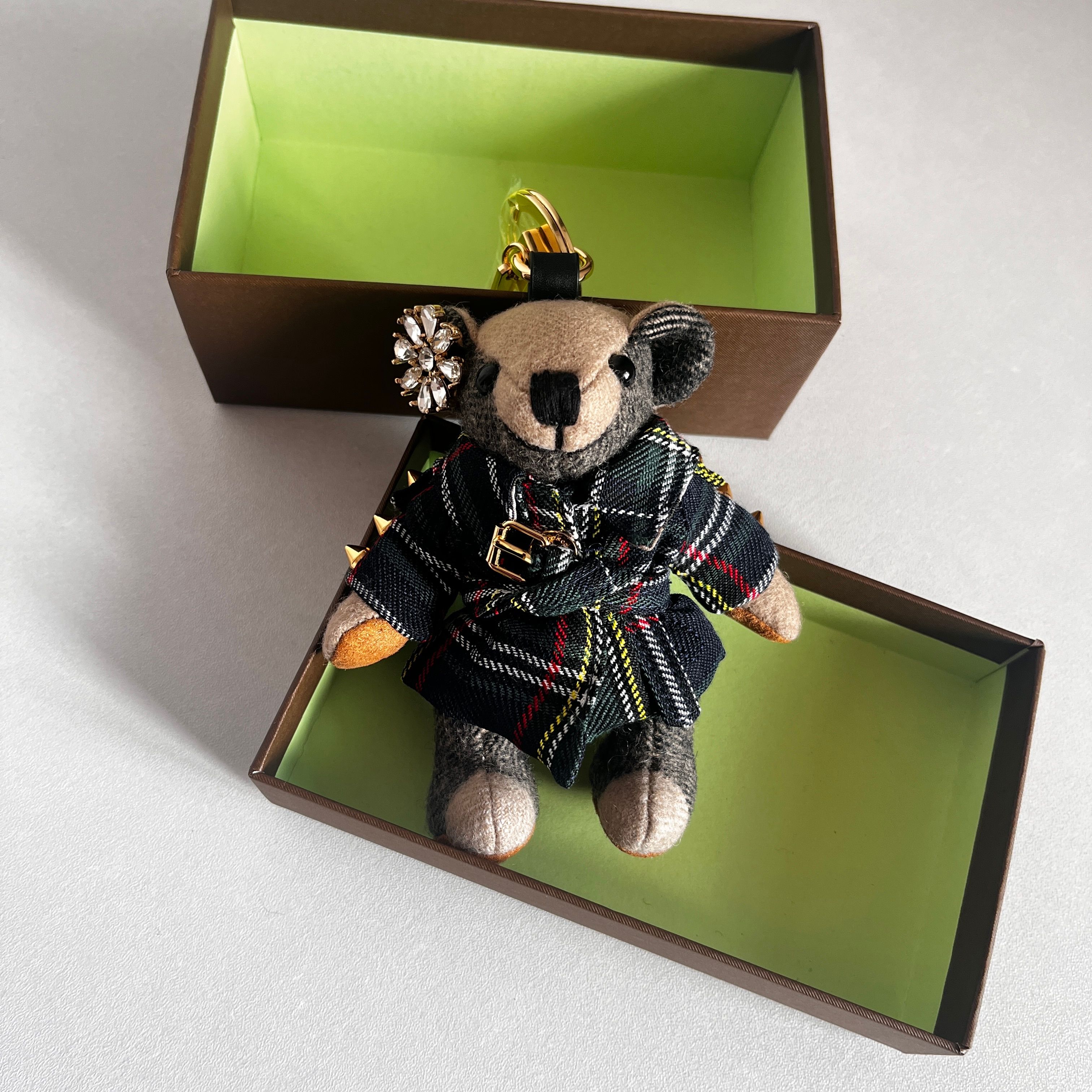 Rings Key chains Luxury Brand Cashmere Teddy Bear Cute Ornament For Bag Charm Accessory Metal Buckle Ring Gift Box Z260627 - view 6
