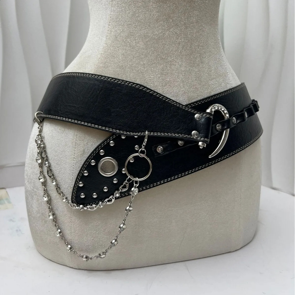 Retro Vintage Rivet Leather Belt Y2k PU Leather Womens Waist Belt HeavyDuty Chic Dress Jeans Belt Waist Decoration 251013