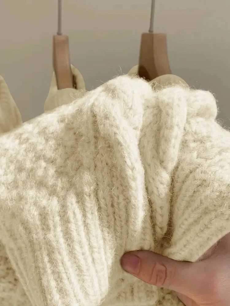 Japanese Retro Korean Off White Fried Dough Twists Sweater Women Thickened Outer Loose Lazy Style Thin Wool Knitting Top FemaleT251025