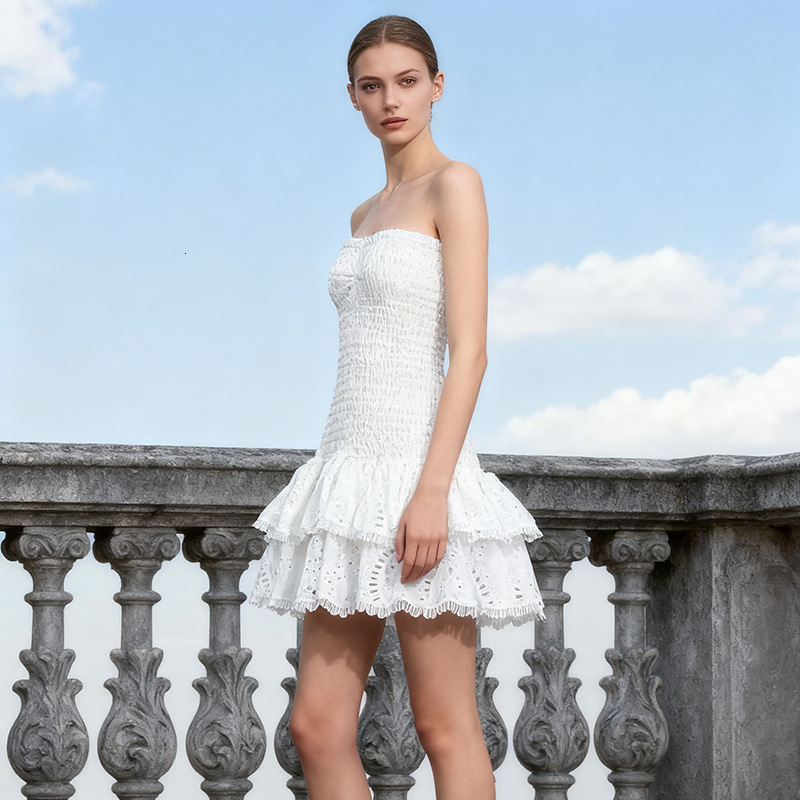 2025 new European and American vacation designer style slim fit strapless beach skirt embroidered ruffled women's short skirt