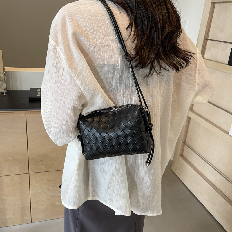 Luxury Brand Designer Bag 2025 New Travel Daily Niche Bag For Women Versatile Fashionable Crossbody Bag Korean Style Commuter Woven Pillow Bag