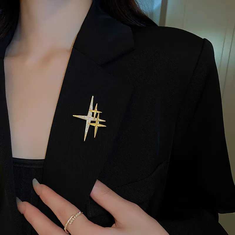 Classic Shining Exquiste Crsytal Star Brooches Pins For Women Men Fashion Korean Style Rhinestone Gold Color Badges Jewelry J251115