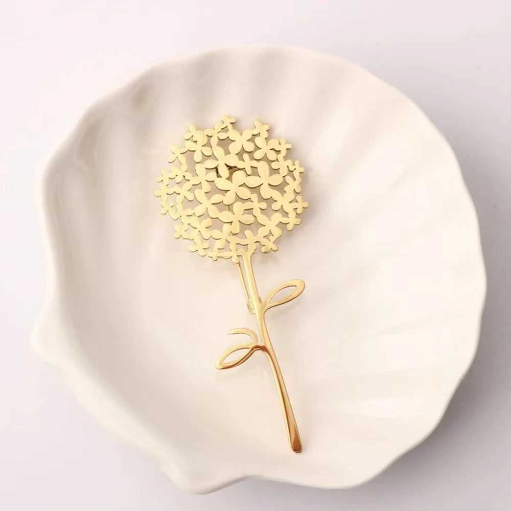 Dandelion brooch heart palpitations electrocardiogram chest accessories boutique clothing accessories special sale J251115