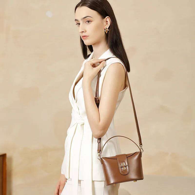 Minimalist Genuine Leather Women Shoulder Niche Design Female Small Elegant Crossbody Capsule Lock Tote Phone Bag Suotong251025