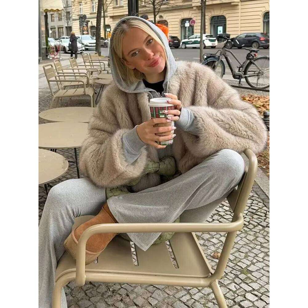 2025 Fashion Women's Artificial Fur Effect Short Jacket Winter Female Thick High Street Vintage Loose Warm Streetwear