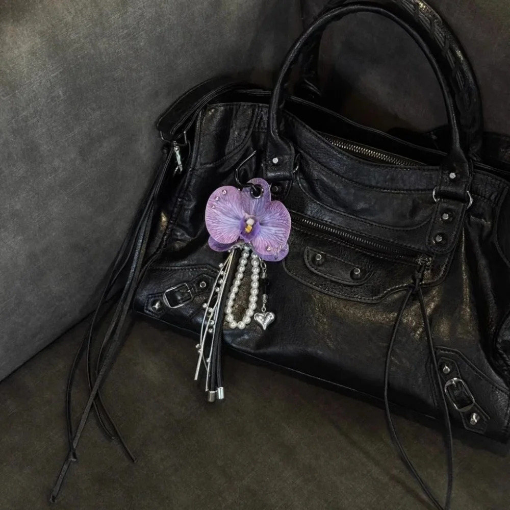Creative Simulation Flower Bag Pendant Exquisite Phalaenopsis Orchid Lily Keychain Fashion Backpack Decoration Accessories Gifts 251023