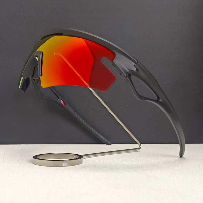 New sports and fashionable cycling sunglasses, outdoor sunshade and anti glare sunglasses, cool driving sunglasses