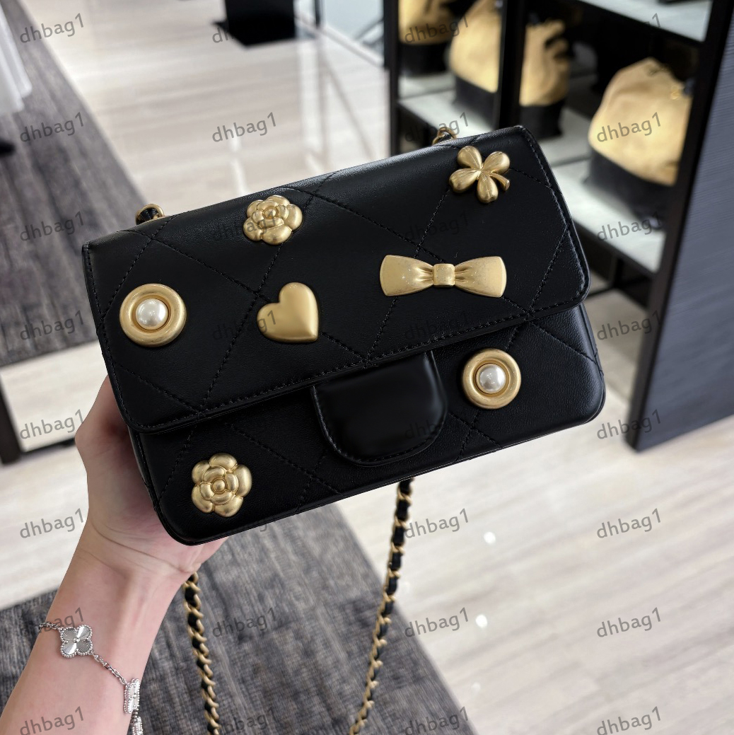 Cf Badge Chain Bag Designer Lady Mini Shoulder Bag 19cm Genuine Leather Checkered Pattern Gold Hardware Metal Buckle Matelasse Chain Crossbody Makeup Sacoche Purse