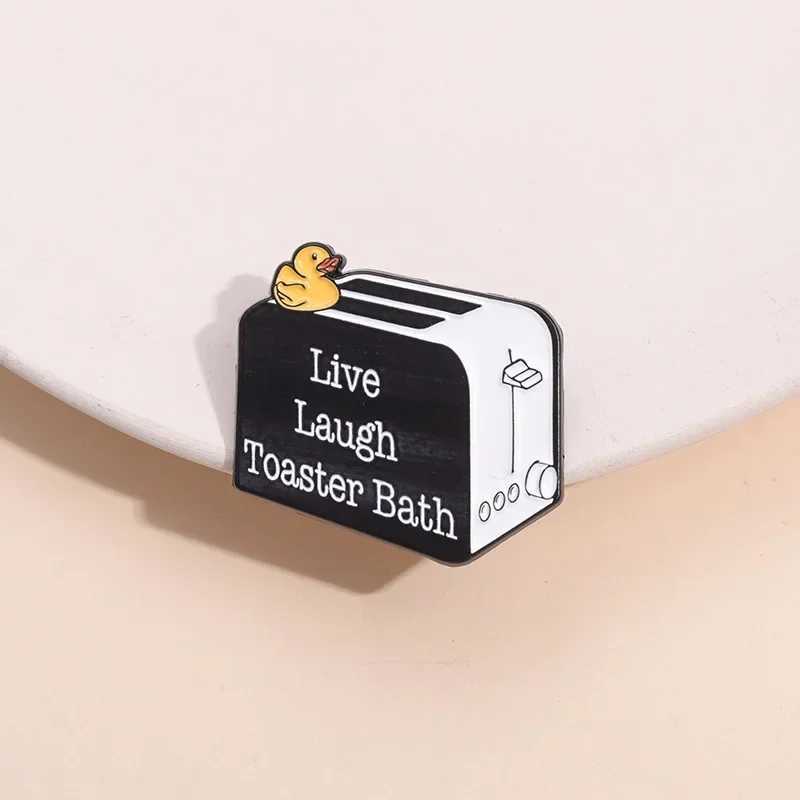 Cute Duck Bread Maker Enamel Pins Laugh Toaster Bath Brooches Lapel Metal Badges Funny Decoration Jewelry Gift for Friends J251115