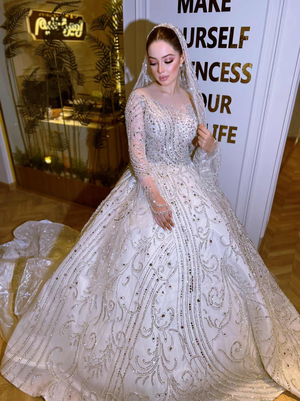 Luxurious Crystals Ball Gown Wedding Dresses Jewel Long Sleeve Bridal Gowns Beadeds Vestido De Novia Customized