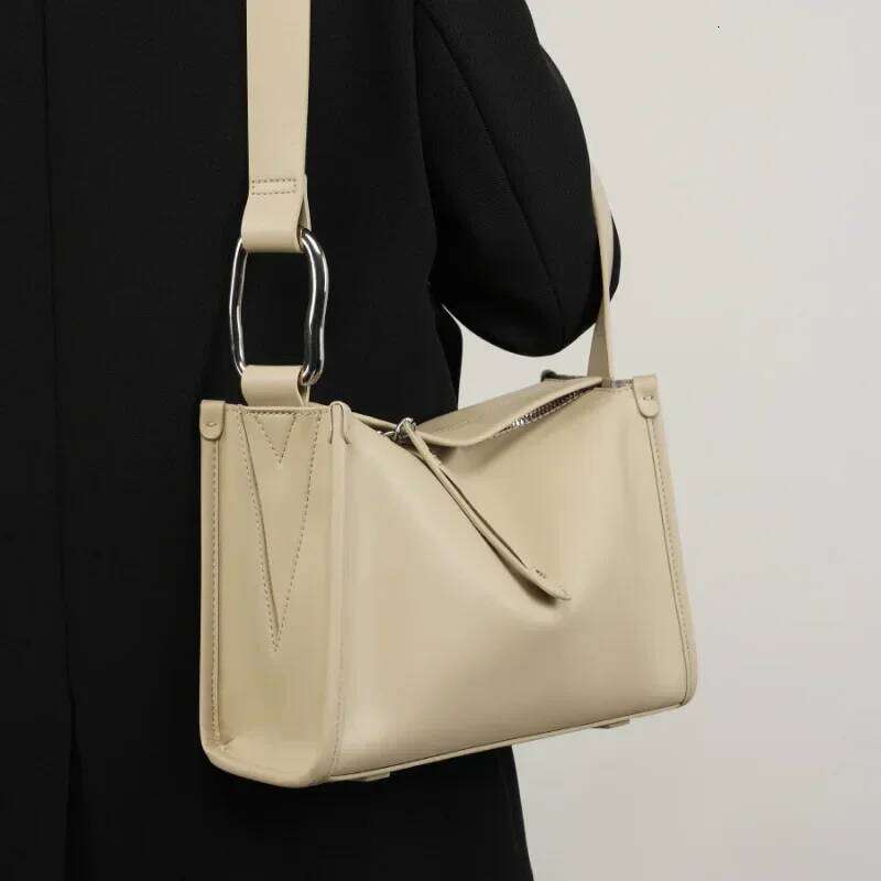 Womens Messenger Genuine Leather Shoulder Bag The First Layer Cowhide Designer Handbag Large Capacity Pillow Bags Suotong251025