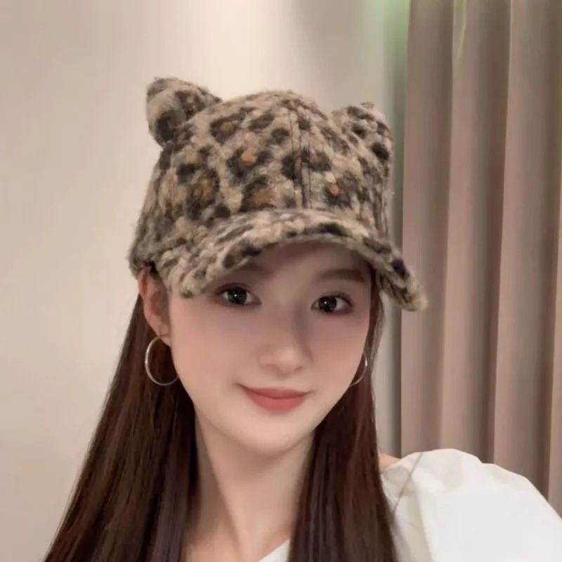 Autumn and Winter Leopard Print Plush Baseball Cap for Children Fashionable and Versatile Small Face Warm Duckbill Cap 251023