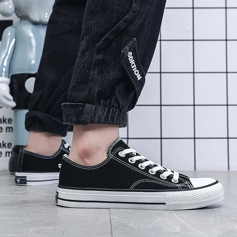 Couple Canvas Shoes Breathable and Versatile Mens Sneakers Softbottom and Antislip Casual Sports Shoes 251023
