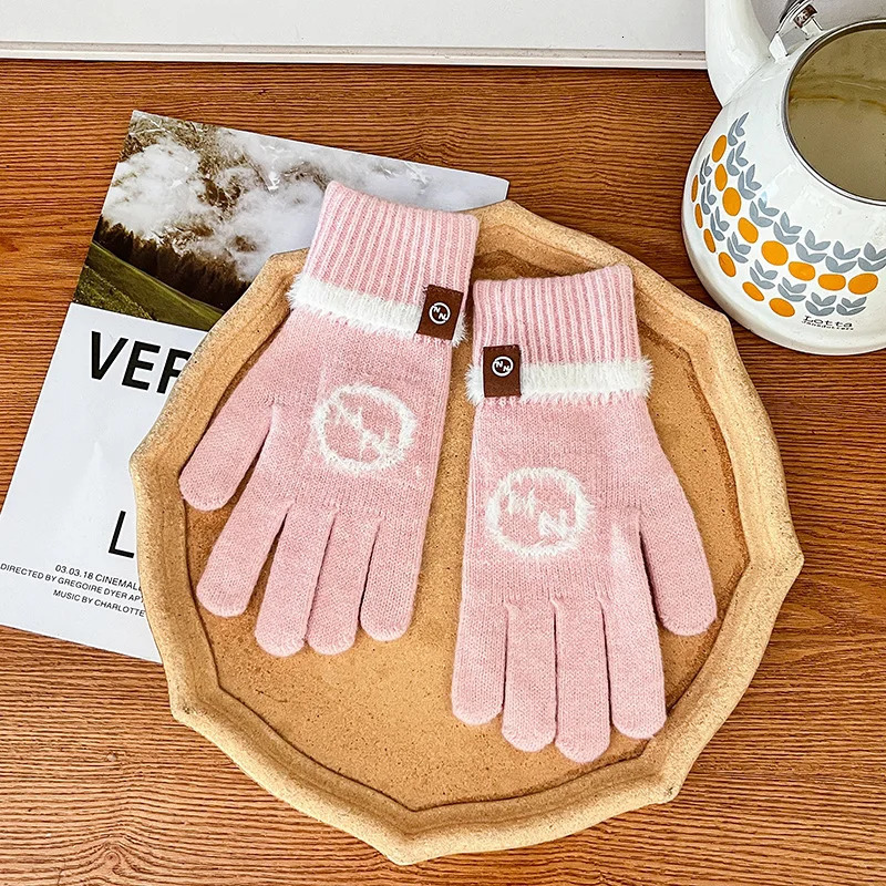 Korean Outdoor Warm Women Gloves Knitted Touch Screen Winter Mittens Long Spiral Mouth Cute Fashion Coldproof Gloves 251023