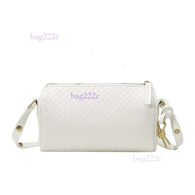 Brand Designer Fashion Woven Pillow For Women New High-End Retro Commuter Shoulder Crossbody Cylinder Bag