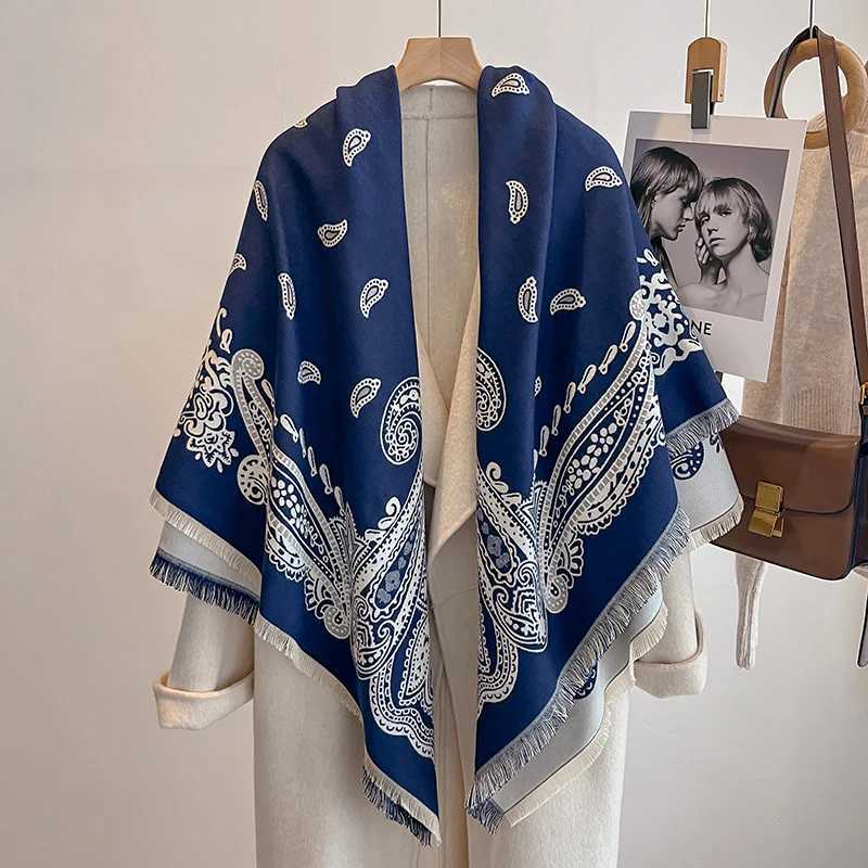 2025 Womens Luxury Brand Cashmere Winter Scarf Vintage Printed Shawl with Tassels Pashmina Wrap Bandana Poncho W251025