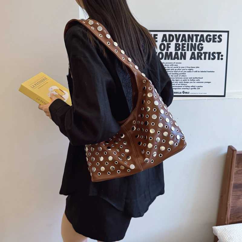 LEFTSIDE Rivets Design PU Leather Bucket Bags for Women 2025 New Punk Style Trend Female Shoulder Bag Handbags and Purses Z251024