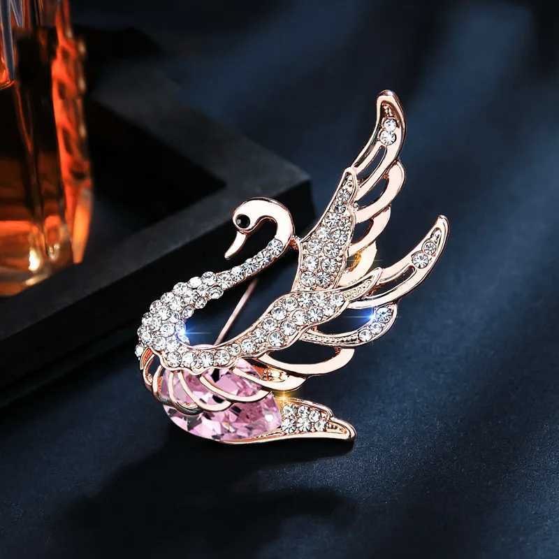 Korean Red Swan Flapping Crystal Brooches For Women Luxury Design Animal Bird Casual Office Party Brooch Pins Jewelry Gifts J251115
