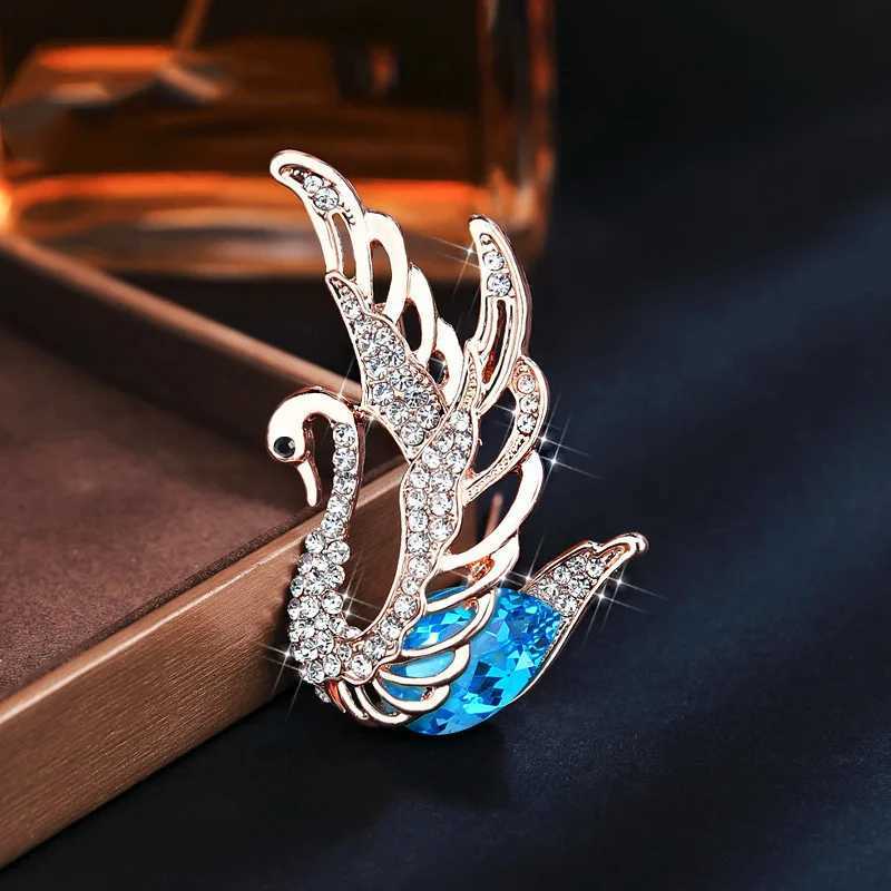Korean Red Swan Flapping Crystal Brooches For Women Luxury Design Animal Bird Casual Office Party Brooch Pins Jewelry Gifts J251115
