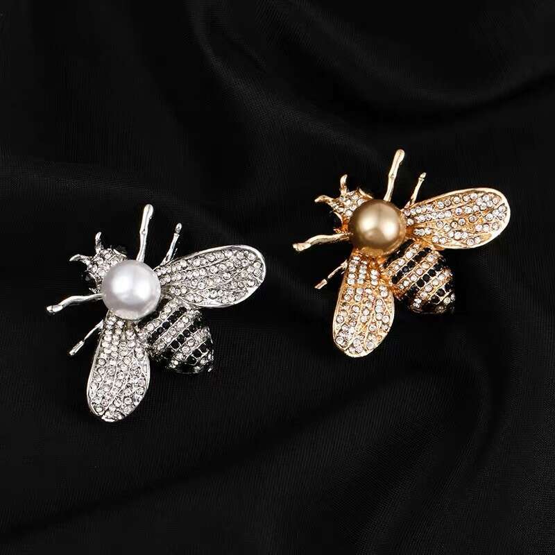 Brooch Designer luxury brooches imitation pearl Bee for Women men Full zircon Anti exposure Pin High end Elegant alloy plated silver Accessory Festiva