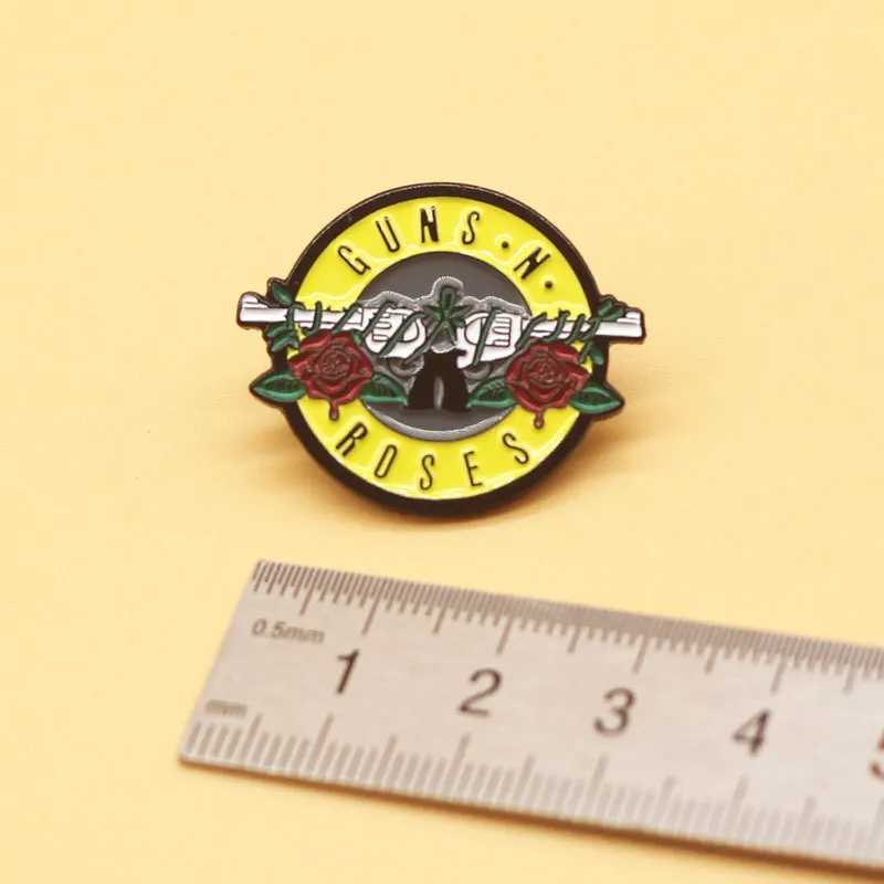 Guns N Roses English Letter Brooch Rock Band Guns N Roses Music Jewelry Badge Trendy Versatile Clothing Bag Brooch J251115