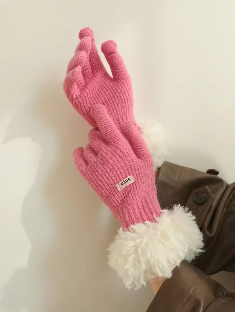 Korean Cute Roll Plush Edge Knitted Gloves Female Alphabet Mark Autumn and Winter Warm Touch Screen Gloves 251023