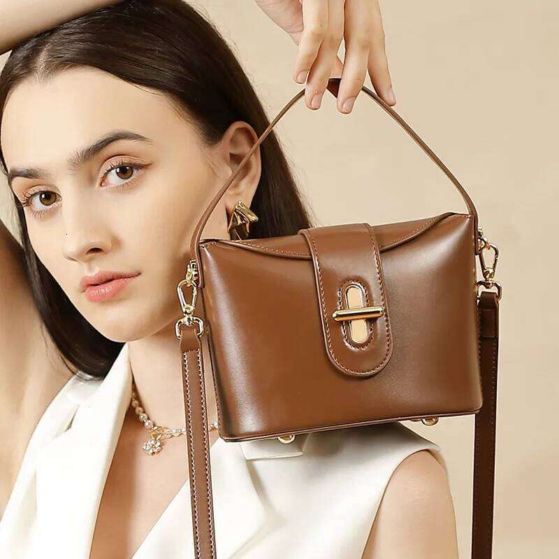 Minimalist Genuine Leather Women Shoulder Niche Design Female Small Elegant Crossbody Capsule Lock Tote Phone Bag Suotong251025